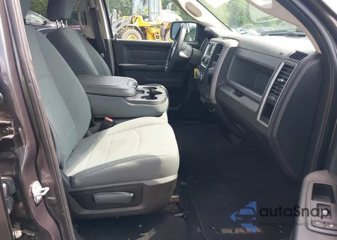 2017 Ram 1500 Express 4X4 6'4 Box z USA, uszkodzony, nr VIN 1C6RR7FT8HS565661